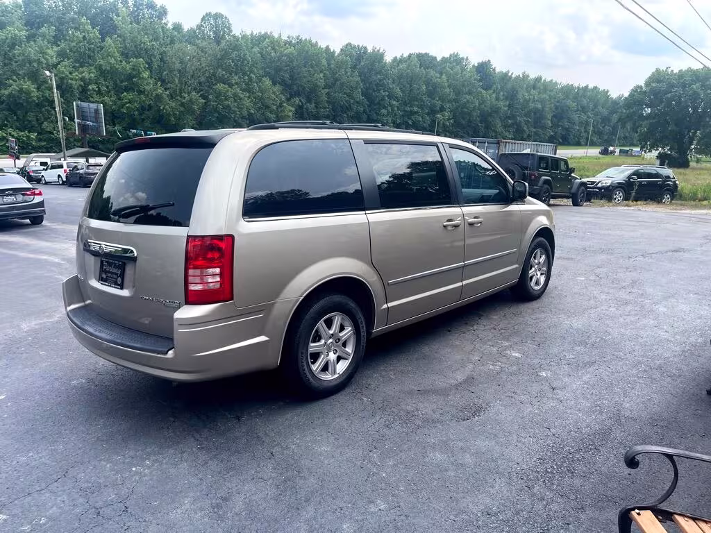 2009 Chrysler Town & Country - 2A8HR54199R630653 - Image #6