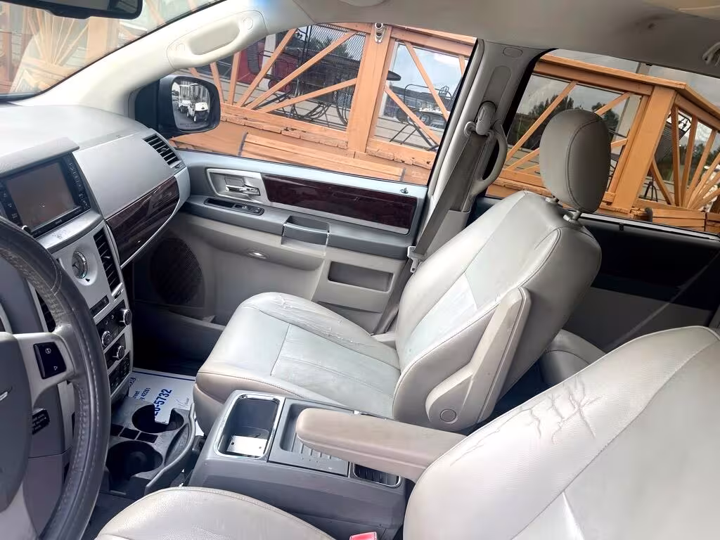 2009 Chrysler Town & Country - 2A8HR54199R630653 - Image #10