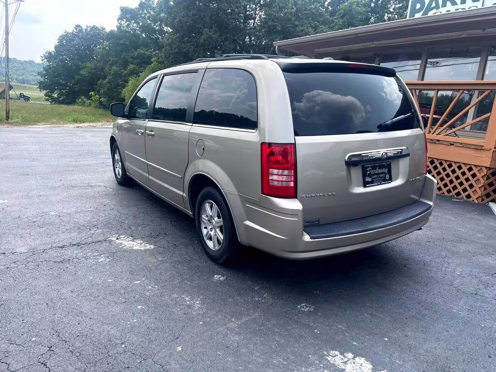 2009 Chrysler Town & Country - 2A8HR54199R630653 - Image #8