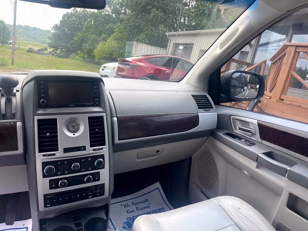 2009 Chrysler Town & Country - 2A8HR54199R630653 - Image #13