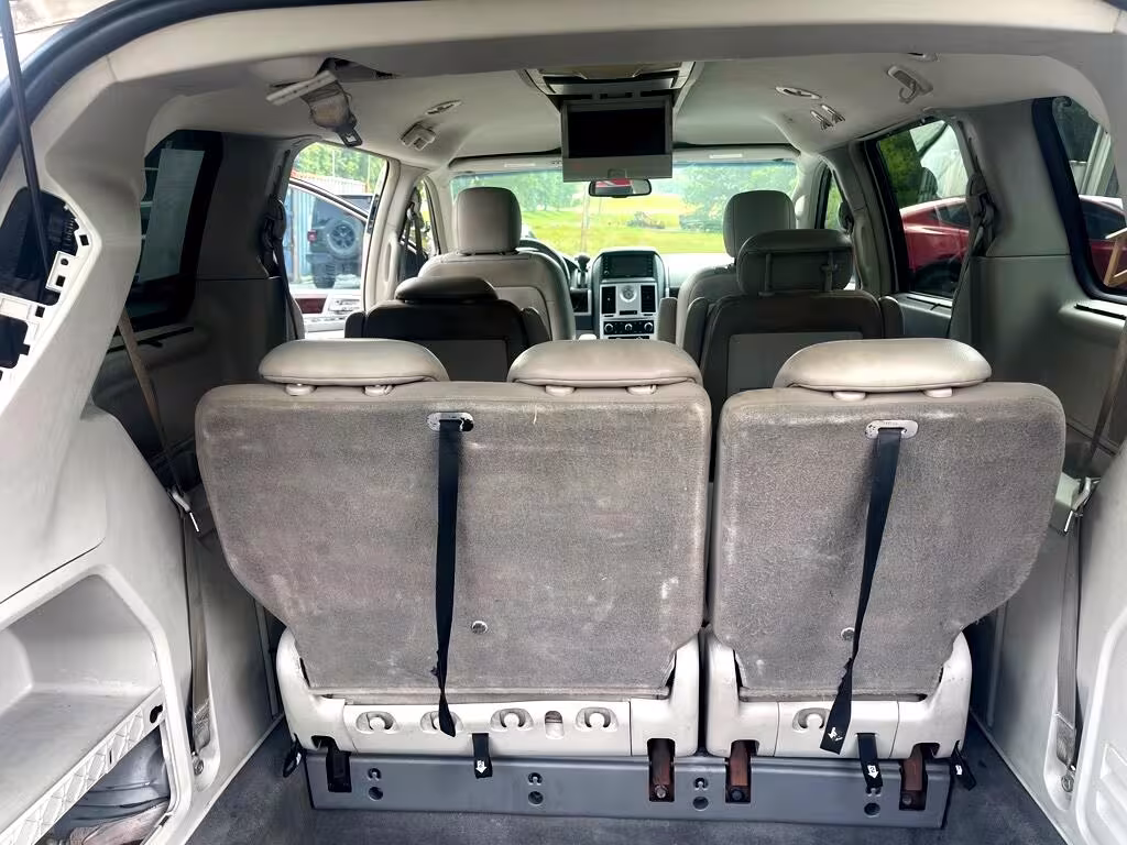 2009 Chrysler Town & Country - 2A8HR54199R630653 - Image #14